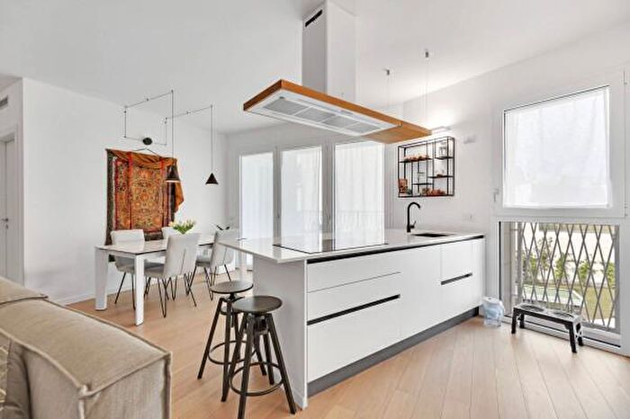 Appartamento quadrilocale in vendita in Via Raimondo Montecuccoli, Milano