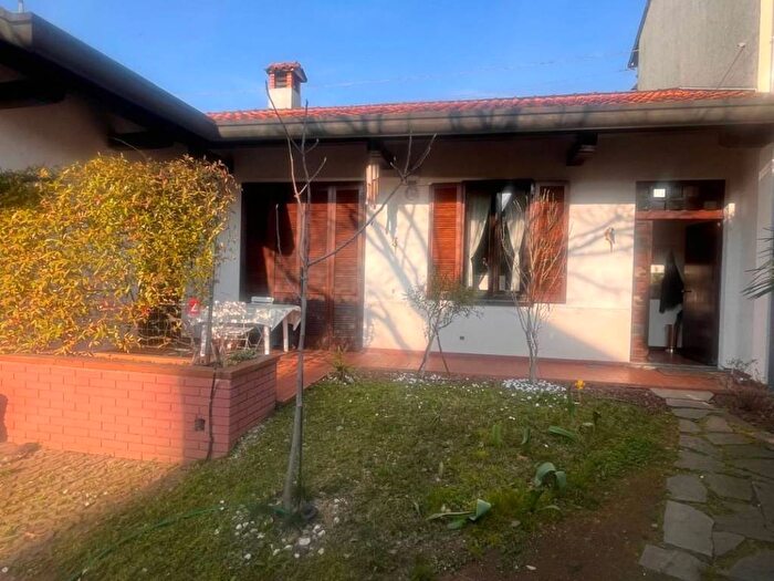 Casa trilocale in affitto in Via Scisciana, Santissimi Apostoli, Busto Arsizio