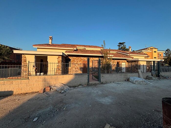 Casa con 5 locali in vendita in Via del Casale Antonioni, Roma