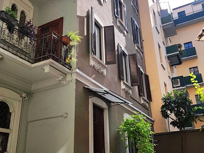 Appartamento quadrilocale in affitto in Via Bartolomeo Eustachi, Morgagni, Milano