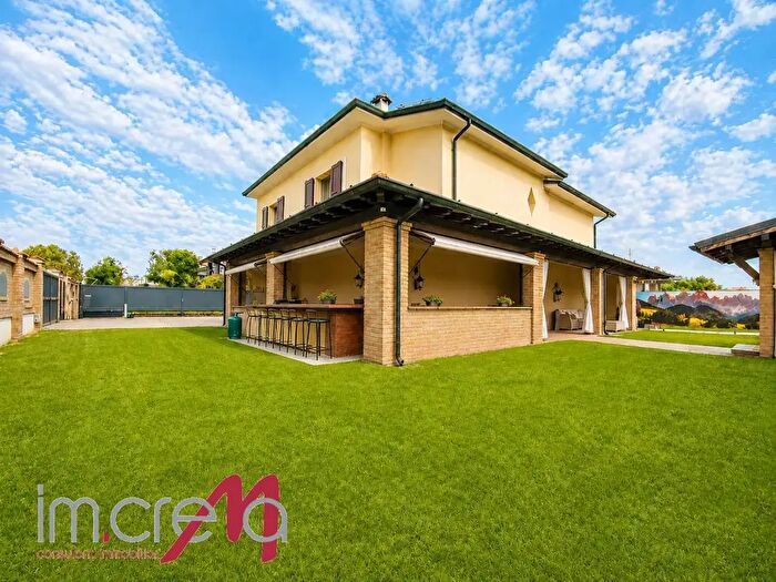 Casa con 5 locali in vendita in Izano