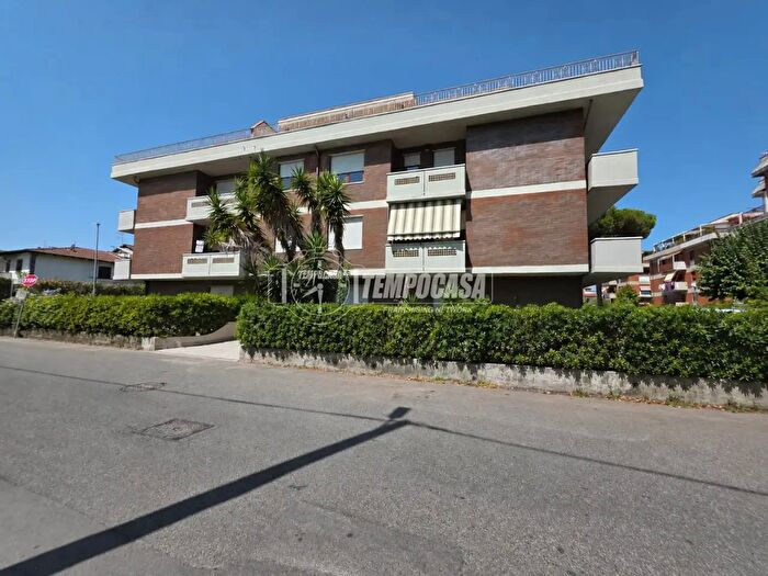 Appartamento quadrilocale in vendita in Via Magliano, Massa