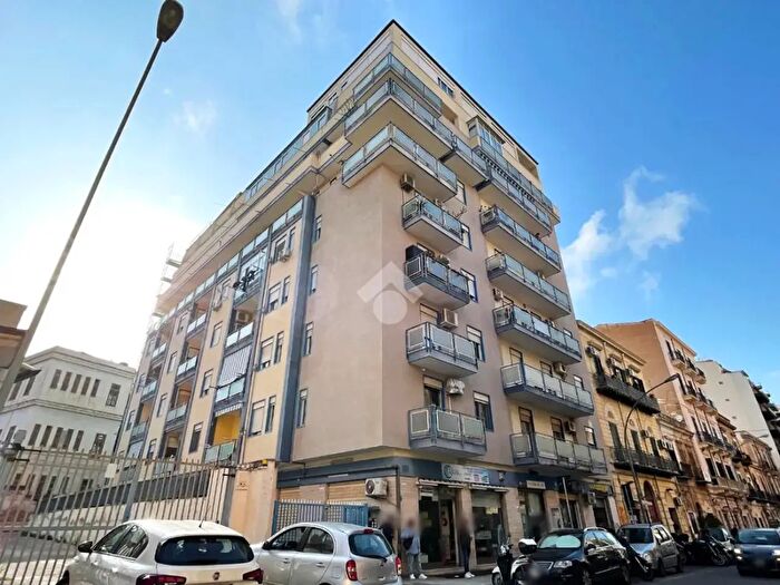 Appartamento quadrilocale in vendita in Via Cuba, Palermo