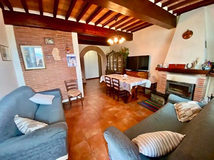 Appartamento con 8 locali in vendita in Lucca