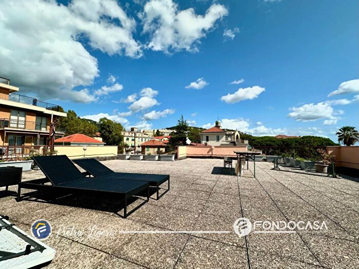 Appartamento trilocale in vendita in Via Pinee, Pietra Ligure