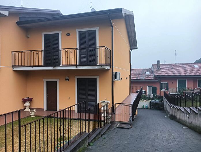 Casa con 5 locali in vendita in Via Empedocle, Pedara