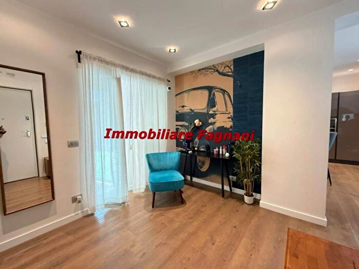 Appartamento con 6 locali in vendita in Via Camillo MedaVelletri, Velletri