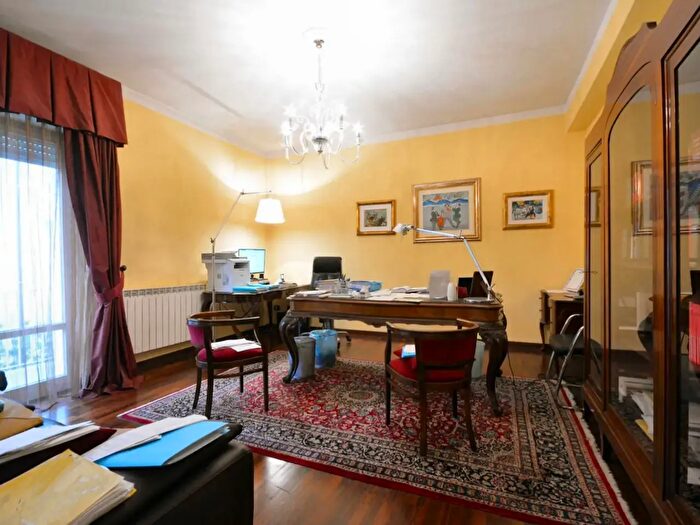 Appartamento con 6 locali in vendita in Iovanni Pascoli, Lucca