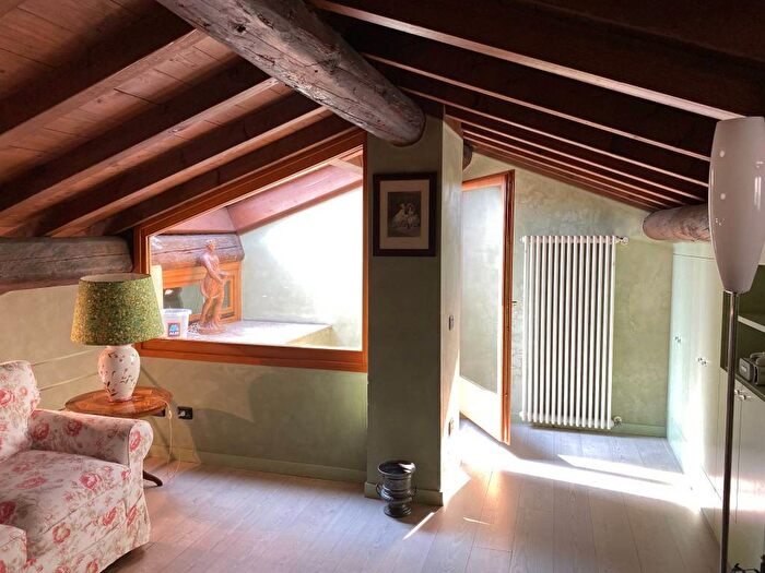 Appartamento trilocale in affitto in Vicolo Borella, Centro Storico, Verona