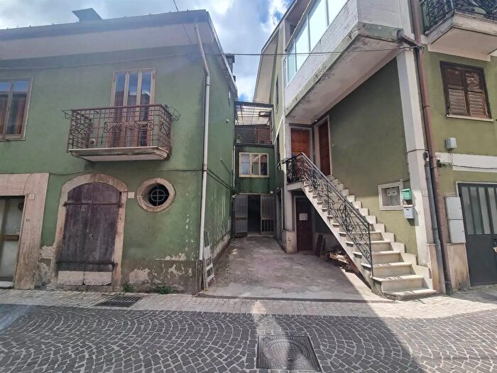 Appartamento quadrilocale in vendita in Via Pennetti, Volturara Irpina