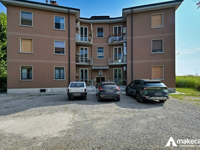 Appartamento bilocale in vendita in Via Sant'Angelo, Cerro Al Lambro