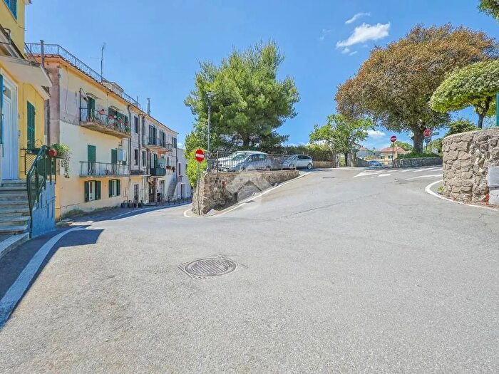 Appartamento quadrilocale in vendita in Via Borgo S Rocco, Ariccia