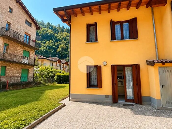 Casa quadrilocale in vendita in Via Cesare Battisti, Breno