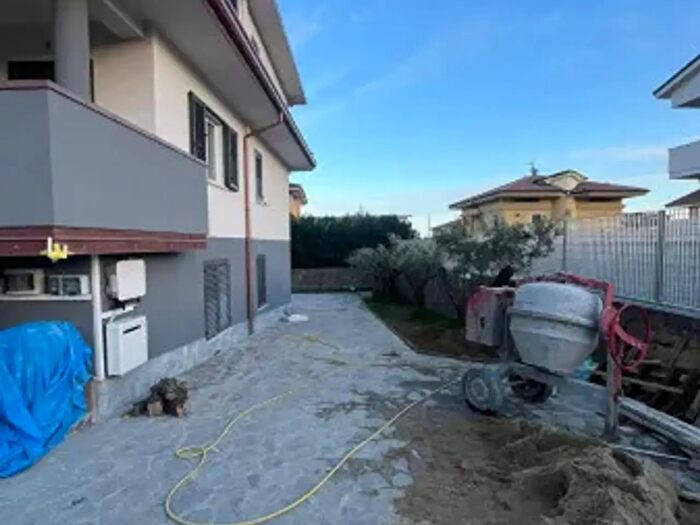 Casa con 6 locali in vendita in Via della Repubblica, Montepaone