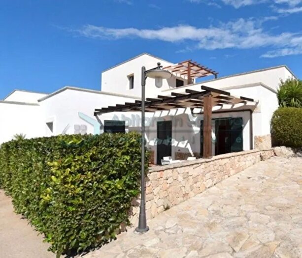 Casa monolocale in vendita in Castrignano Del Capo