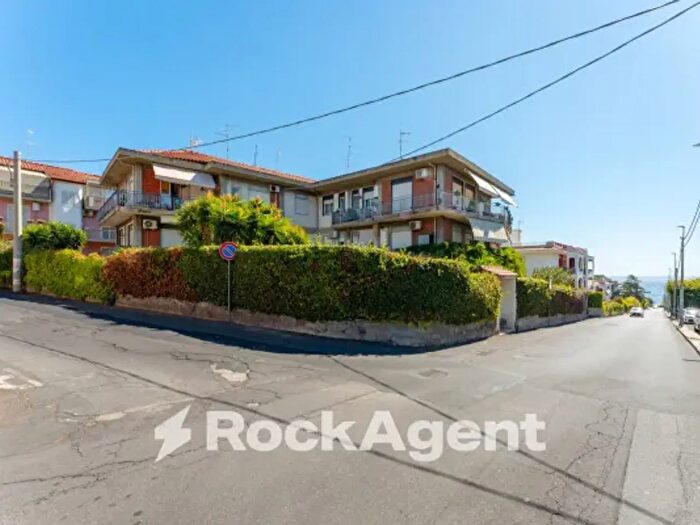 Appartamento con 5 locali in vendita in Via Mollica, Aci Castello