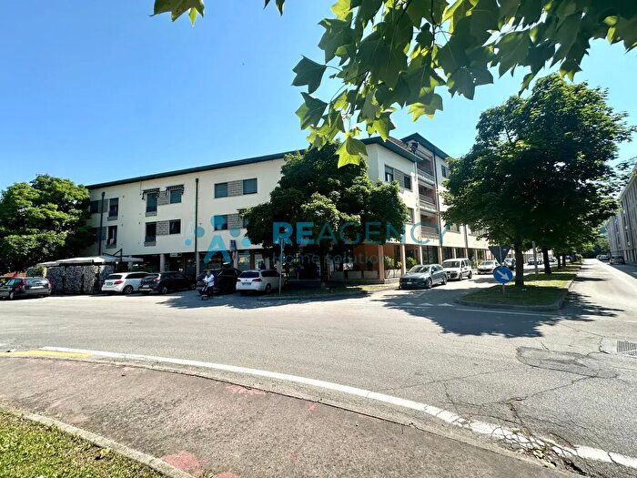 Appartamento con 5 locali in vendita in Via Gino Meldolesi, Vicenza