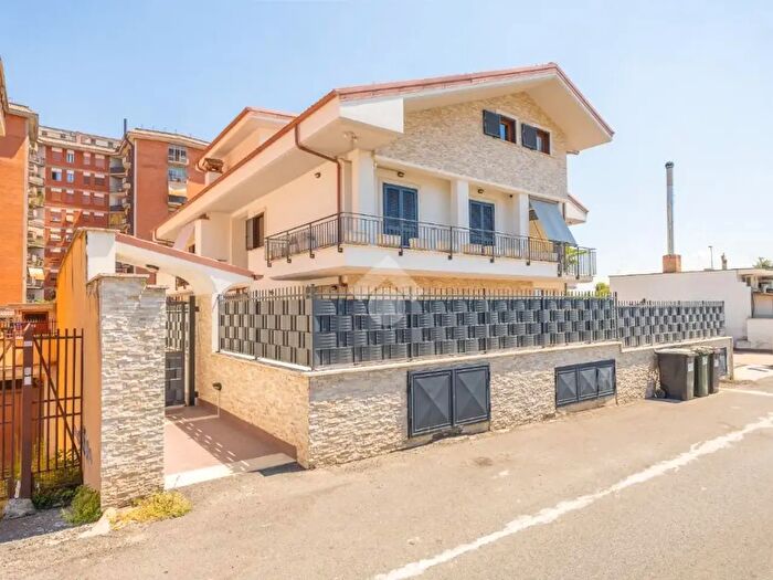 Appartamento trilocale in vendita in Via Vincenzo Monti, Guidonia Montecelio
