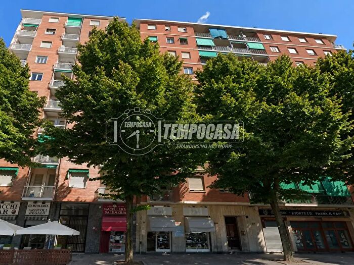 Appartamento trilocale in vendita in Piazza Bengasi, Torino