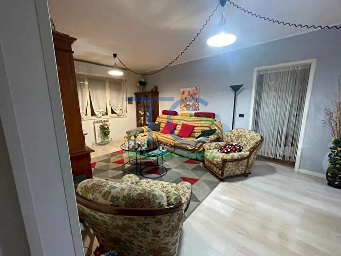 Appartamento trilocale in vendita in Via Luigi Mutti, Piacenza