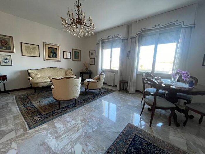Appartamento con 5 locali in affitto in Via Pungilupo, Pisanova Pardi, Pisa