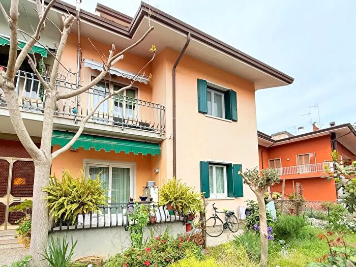 Appartamento con 5 locali in vendita in Via Cimarosa, Lignano Sabbiadoro