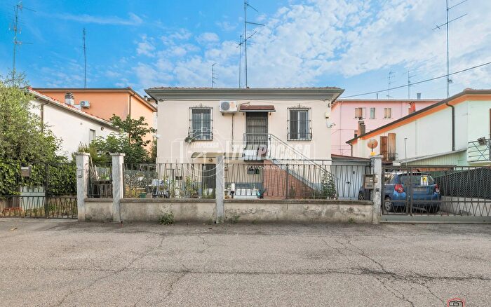 Casa con 7 locali in vendita in Via Rimini, Imola