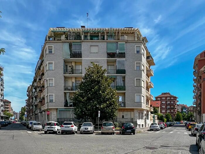 Appartamento trilocale in vendita in Via Malta, Torino