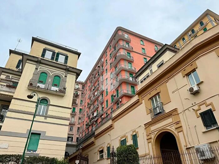 Appartamento quadrilocale in vendita in Via Torquato Tasso, Napoli