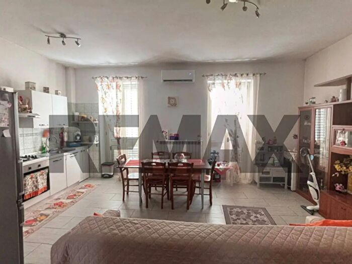 Appartamento trilocale in vendita in Via Tor di Lupo, Mattinata