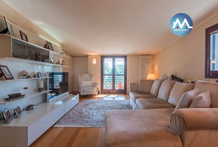 Appartamento con 5 locali in vendita in Via Amedeo Avogadro, Pesaro