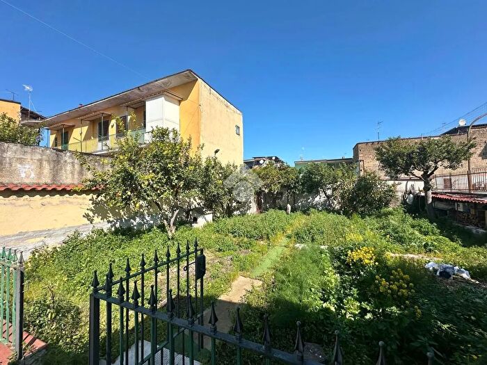 Casa con 7 locali in vendita in Via Antonio De Curtis, Arzano