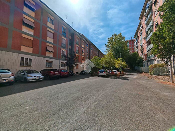 Appartamento trilocale in vendita in Via Lallo Fraschetti, Roma