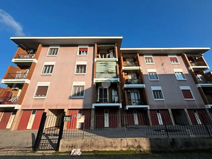 Appartamento trilocale in vendita in Via Villa Glori, Novara