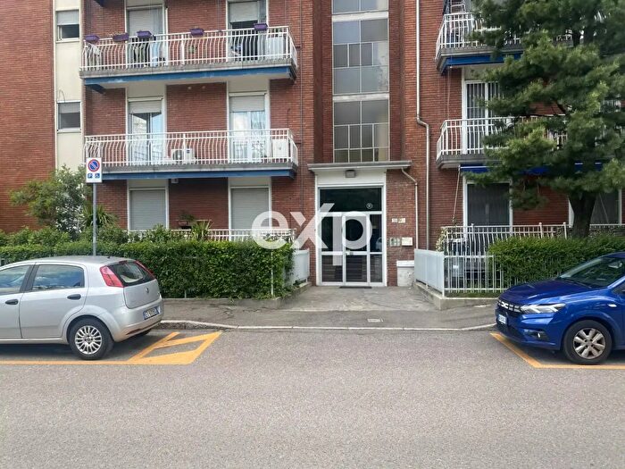 Appartamento trilocale in vendita in Via Asiago, Baranzate