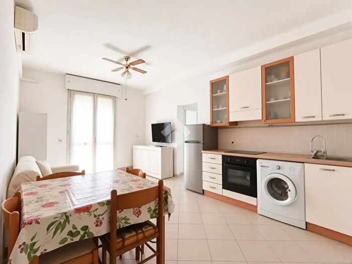 Appartamento trilocale in vendita in Viale Giuseppe Parini, Ravenna