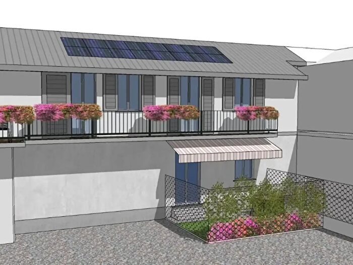 Appartamento trilocale in vendita in Via Grandi, Cabiate