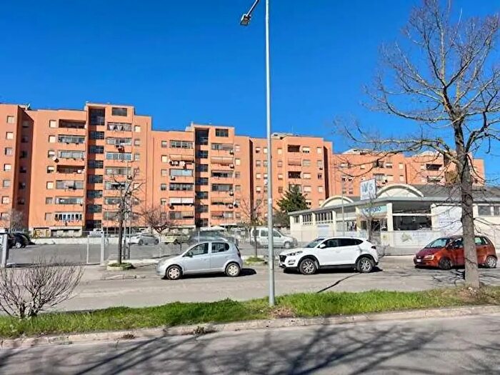 Appartamento con 7 locali in vendita in Via Helsinky, Latina