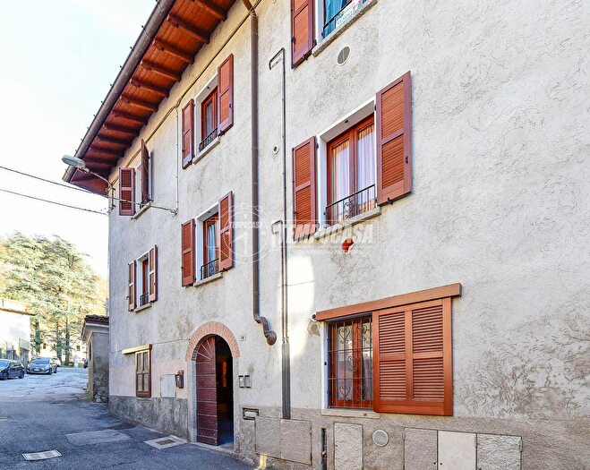Appartamento bilocale in vendita in Via Risorgimento, Valbrona