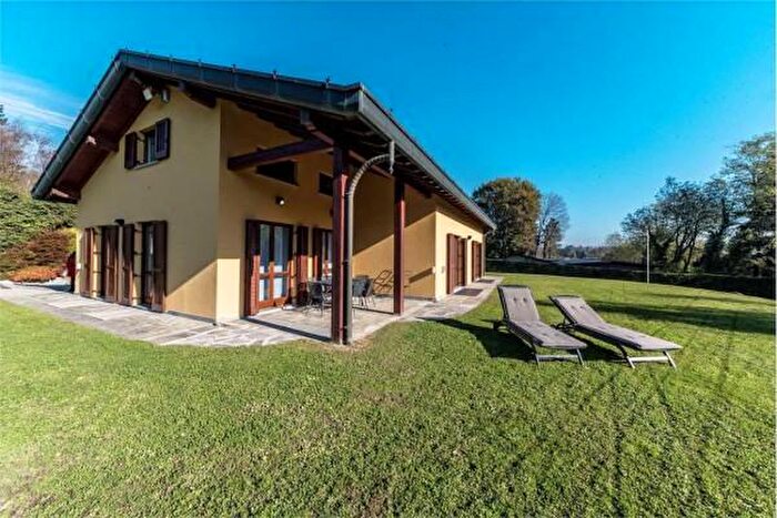 Casa con 6 locali in vendita in Montorfano