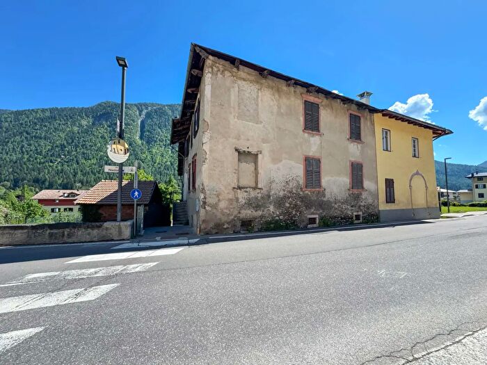 Appartamento con 13 locali in vendita in Via Nazionale, Croviana
