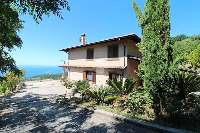 Casa con 6 locali in vendita in Contrada Cordici, Torraca