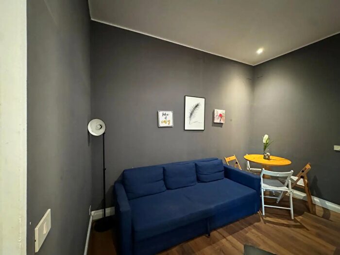 Appartamento trilocale in vendita in Via Porta di Castro, Palermo