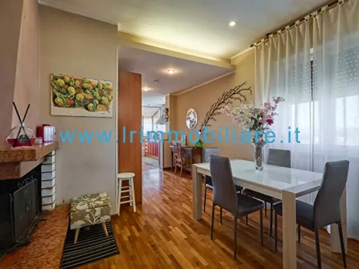 Appartamento trilocale in affitto in Via Olginate, Roma