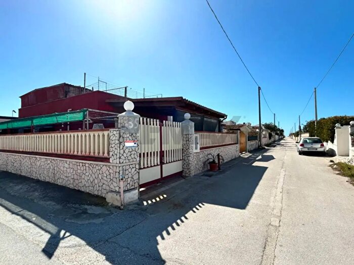 Casa con 7 locali in vendita in Pachino