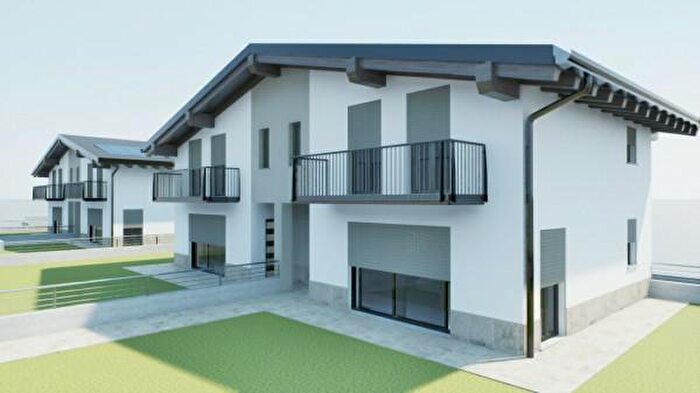 Casa quadrilocale in vendita in Via Aprile, Sernio