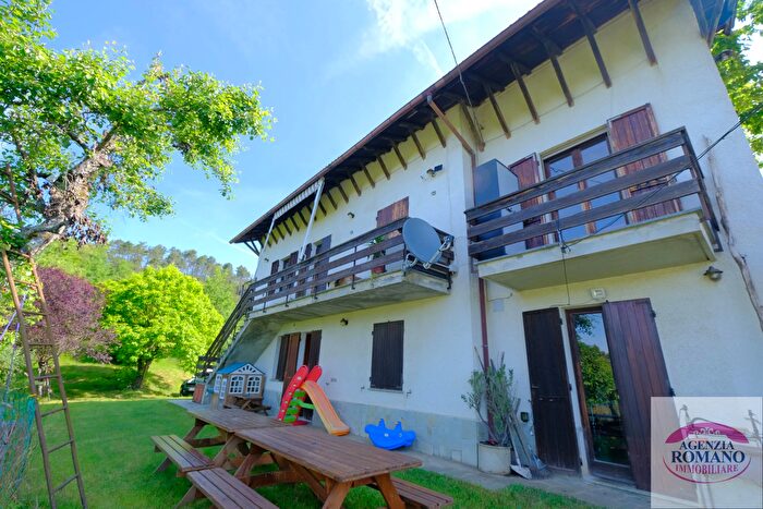 Casa con 11 locali in vendita in Località Marrona, Sassello