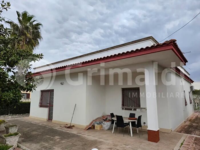 Casa quadrilocale in vendita in Via Orchidee, Taranto