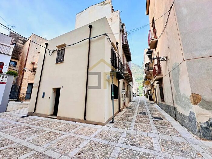 Casa bilocale in vendita in Via Costamante, Castellammare Del Golfo