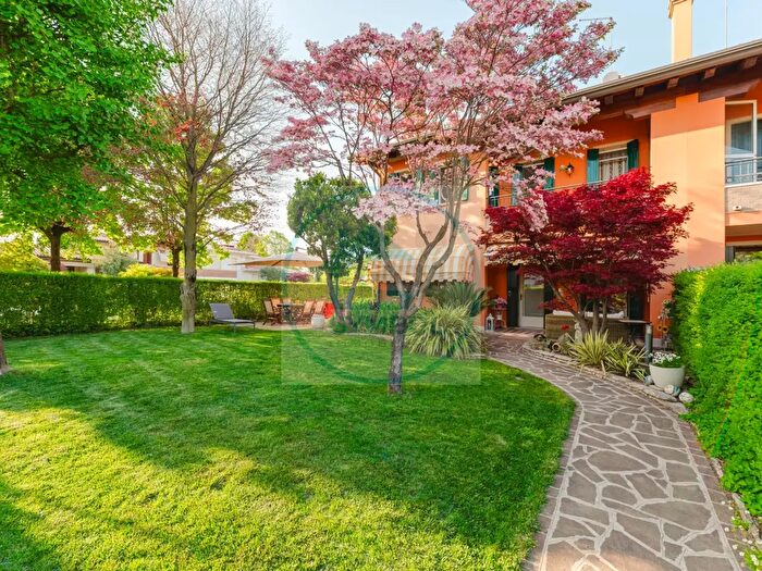 Casa con 7 locali in vendita in Via Carlo Goldoni, Santa Maria Di Sala